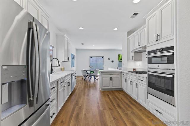 817 Avenida Codorniz, San Marcos CA: https://media.crmls.org/mediaz/fa2f7884-ecb4-4f91-8e38-f605136721b7.jpg