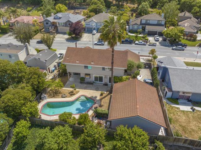 1711 Mantelli Drive, Gilroy CA: https://media.crmls.org/mediaz/fa306f53-b9db-4a98-85e6-9ce42df94d7c.jpg