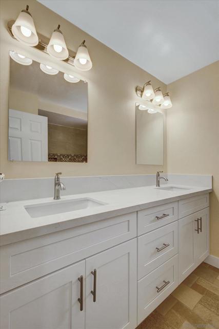 1103 Countrywood Ln, Vista CA: https://media.crmls.org/mediaz/fa30dd76-5a81-491b-8936-076626cf9e5f.jpg