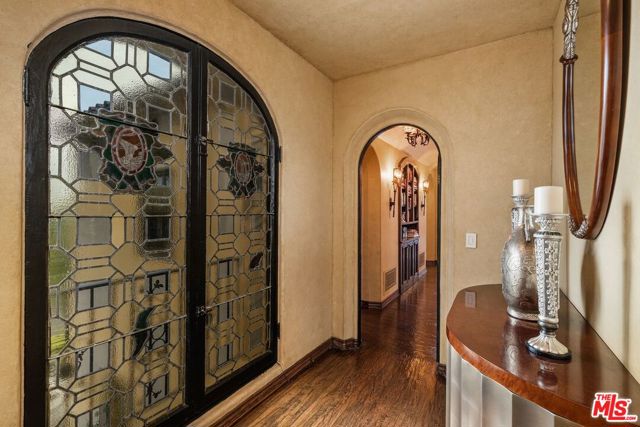 4320 Cedarhurst Circle, Los Angeles CA: https://media.crmls.org/mediaz/fa31b0ef-2965-41a2-9616-1863ad60f880.jpg