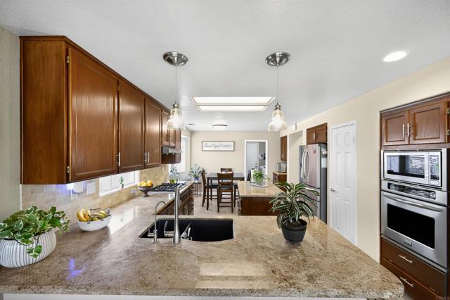 Detail Gallery Image 7 of 28 For 40455 via Tapadero, Murrieta,  CA 92562 - 3 Beds | 2/1 Baths
