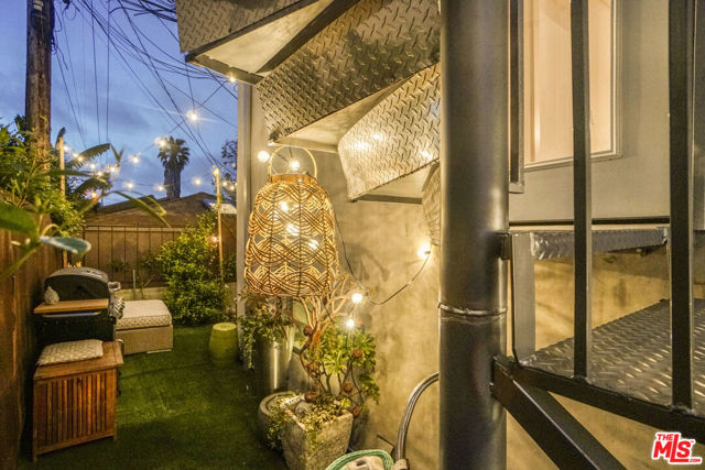 657 Mildred Avenue, Venice CA: https://media.crmls.org/mediaz/fa322055-aef2-48eb-8e21-648d76123646.jpg