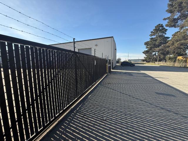 1347 Harkins Road, Salinas CA: https://media.crmls.org/mediaz/fa32f366-f1f9-44fb-8ef8-c06bf4d91f50.jpg