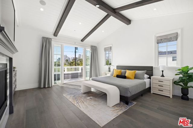 1401 Warner Avenue, Los Angeles CA: https://media.crmls.org/mediaz/fa333e91-ce75-42d5-8136-b239061304b1.jpg