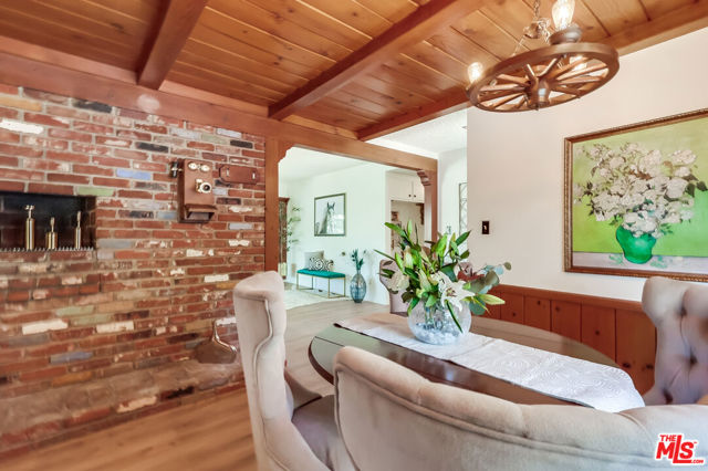 7951 Glenties Lane, Sunland CA: https://media.crmls.org/mediaz/fa33916f-5154-46d5-920c-3cd0da826b9a.jpg