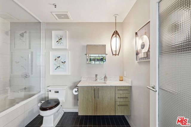 530 S Hewitt Street, Los Angeles CA: https://media.crmls.org/mediaz/fa342524-99b3-45a9-856c-d95fd20cb281.jpg