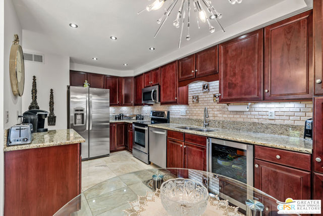 2522 N Whitewater Club Drive #D, Palm Springs, CA 92262