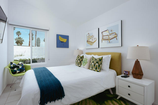 913 Arroyo Vista Drive, Palm Springs, CA 92264