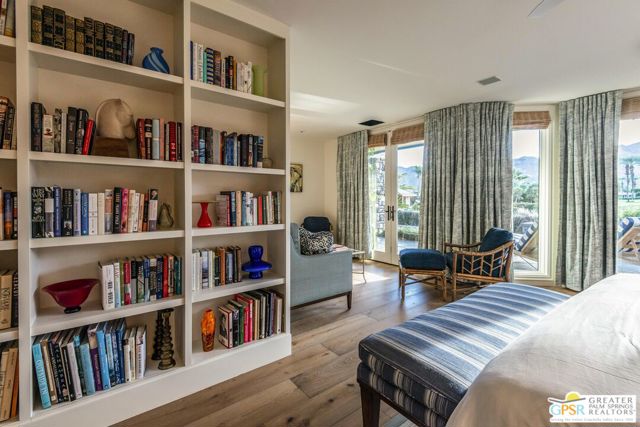 8 Surrey Court, Rancho Mirage CA: https://media.crmls.org/mediaz/fa34e8d8-7727-44be-9b57-618dc931d348.jpg