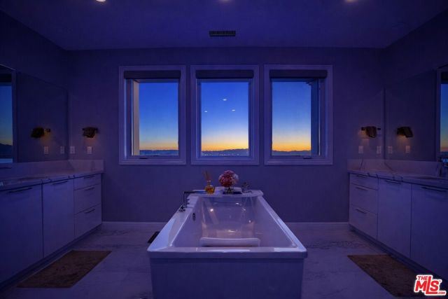 20254 Liverpool Way, Porter Ranch CA: https://media.crmls.org/mediaz/fa34f102-c821-4dd2-92e3-2cee1401745f.jpg