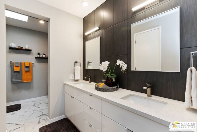 1475 E Amado Road, Palm Springs CA: https://media.crmls.org/mediaz/fa350acc-8e0a-4ff7-b633-9b93c35aa322.jpg