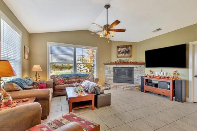 46347 Opah Drive, Ahwahnee CA: https://media.crmls.org/mediaz/fa350bcc-c520-4ea8-998b-599fe2772a37.jpg