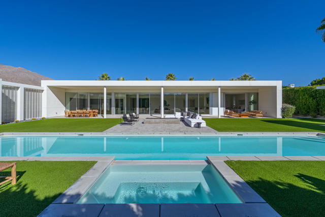 3088 Linea Terrace, Palm Springs CA: https://media.crmls.org/mediaz/fa361a07-1bab-4545-8773-99c0762692c6.jpg