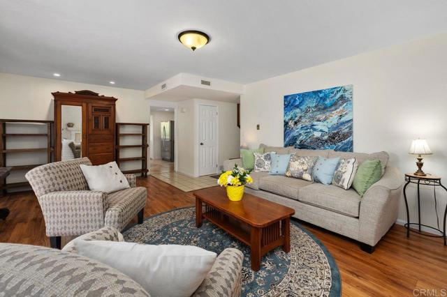 5448 Noah Way, San Diego CA: https://media.crmls.org/mediaz/fa37ce75-3c8b-420a-9b44-34ac66b20ad0.jpg