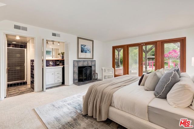 2541 Park Oak Drive, Los Angeles CA: https://media.crmls.org/mediaz/fa3844e9-4f5b-4963-b6c7-b83934cead51.jpg