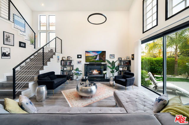 4392 Park Paloma, Calabasas CA: https://media.crmls.org/mediaz/fa387c3e-e519-4731-89f8-aac1973fbe06.jpg