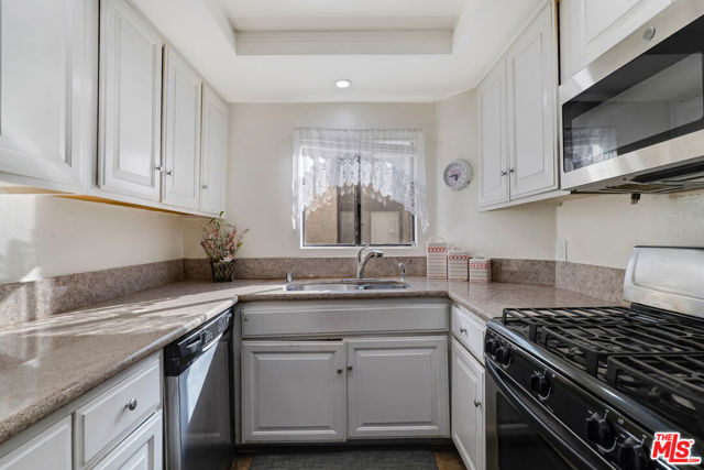 14401 Plummer Street, 6 photo 3