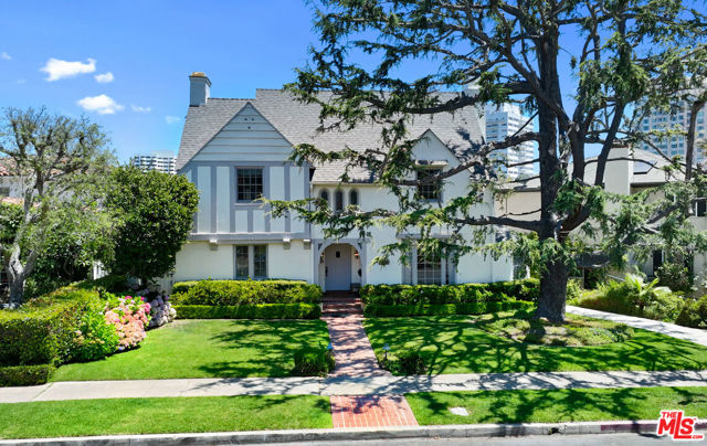10736 Le Conte Avenue, Los Angeles CA: https://media.crmls.org/mediaz/fa38ec58-7493-4e37-8167-e5efe9edb5c6.jpg