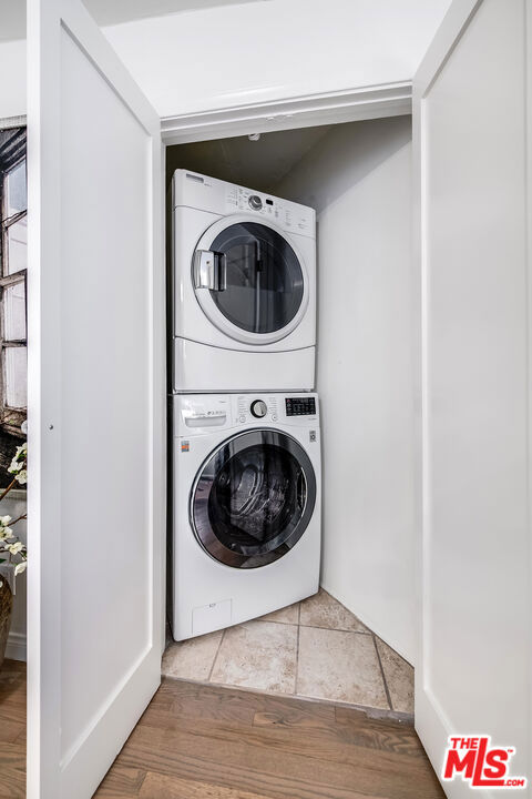 2620 Rutherford Drive, Los Angeles CA: https://media.crmls.org/mediaz/fa3929f6-3d42-46fe-8bd7-9d5e71cd3bbd.jpg