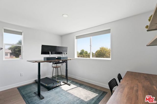 8107 Yorktown Avenue, Los Angeles CA: https://media.crmls.org/mediaz/fa39f249-54cc-44a5-a131-52017f236718.jpg