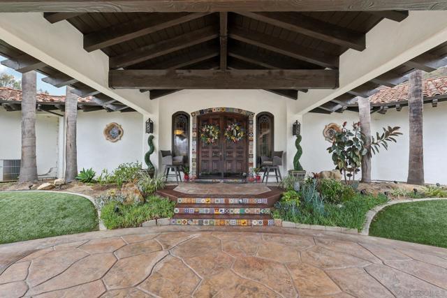 13371 Summit Cir, Poway CA: https://media.crmls.org/mediaz/fa3a1041-9b21-4bae-a1f2-6cfc724b7c74.jpg