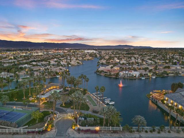 47410 Via Florence, La Quinta CA: https://media.crmls.org/mediaz/fa3a3ffa-e334-4e82-97a4-7771cad51b13.jpg