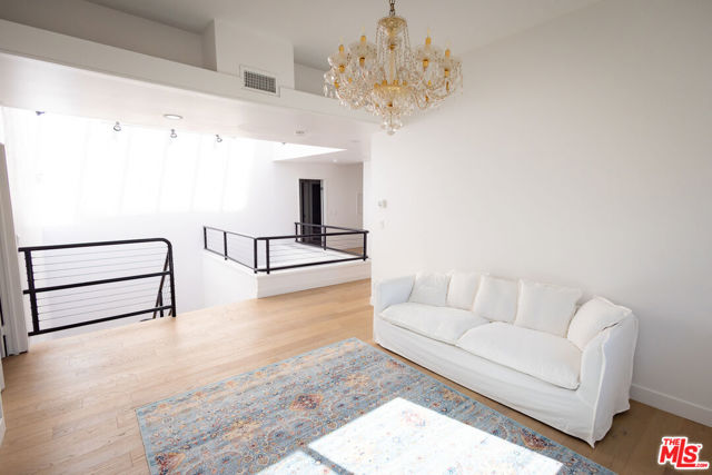 21329 Mulholland Drive, Woodland Hills CA: https://media.crmls.org/mediaz/fa3a7abb-a81a-4476-89c9-7db9d3e669ba.jpg