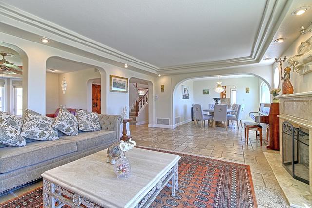 5350 Edgehill Circle, Ventura CA: https://media.crmls.org/mediaz/fa3a7f14-95b4-4c70-910e-bd7e6ac0b032.jpg