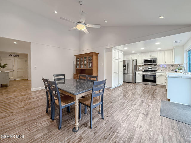 751 Muirfield Avenue, Simi Valley CA: https://media.crmls.org/mediaz/fa3abe56-08bf-4852-a021-6a0c155d56dd.jpg