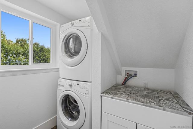 1198 Gazania Ct, San Marcos CA: https://media.crmls.org/mediaz/fa3ae581-e7f4-447d-b9e0-cb905f6f860b.jpg