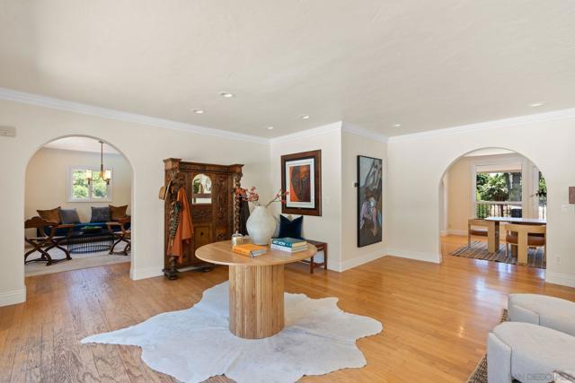 6347 Las Colinas, Rancho Santa Fe CA: https://media.crmls.org/mediaz/fa3bc910-0173-40a4-bf42-5c5f42edc751.jpg