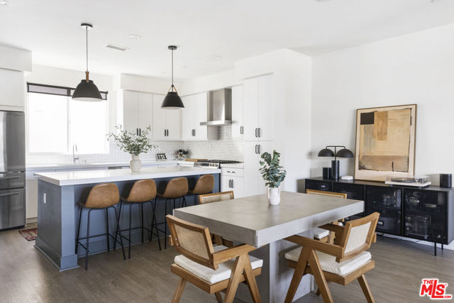 1417 N Lincoln Lane, Los Angeles CA: https://media.crmls.org/mediaz/fa3c06ad-3552-49cb-bfe0-2ebdc44060de.jpg