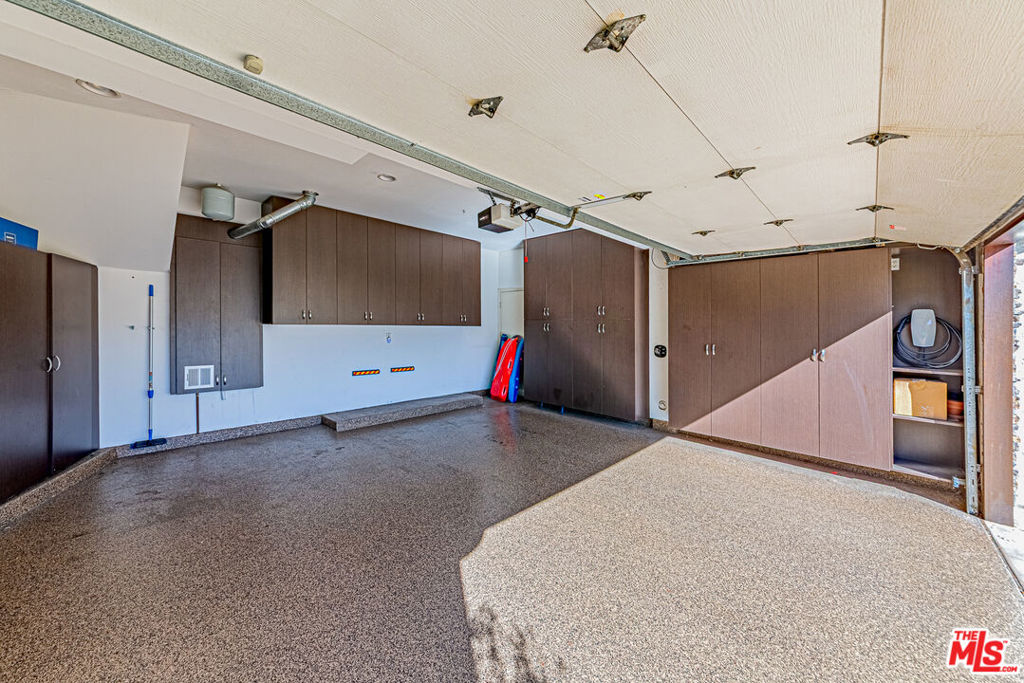 https://media.crmls.org/mediaz/fa3c6289-6792-4c19-b019-67c83564ac6b.jpg?preset=X-Large