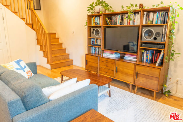 2434 Cazaux Place, Los Angeles CA: https://media.crmls.org/mediaz/fa3c6d20-f0c5-4055-89a5-329d0a870032.jpg