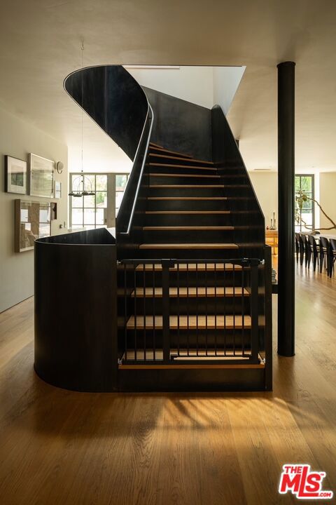546 N Mccadden Place, Los Angeles CA: https://media.crmls.org/mediaz/fa3c7553-3ecc-4cde-9e85-09759a60f3e2.jpg