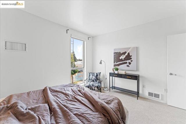 1201 Pine St, Oakland CA: https://media.crmls.org/mediaz/fa3c828b-9c03-4010-b21f-ac6f24453c64.jpg