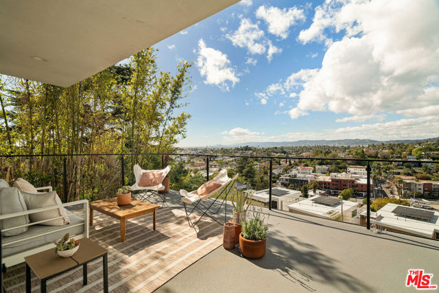 1615 Sargent Place, Los Angeles CA: https://media.crmls.org/mediaz/fa3d01f7-746b-473c-ba76-7cf8541359c3.jpg