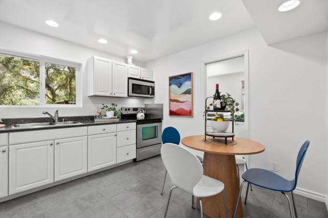 17180 Crescent Drive, Los Gatos CA: https://media.crmls.org/mediaz/fa3d6189-be60-47d7-87dd-737eaf233ad2.jpg