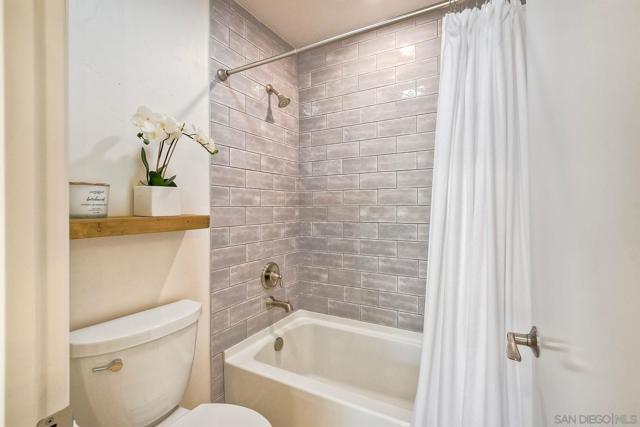 13260 Wimberly Sq, San Diego CA: https://media.crmls.org/mediaz/fa3dde75-2467-49a1-866b-5a8b42cc6224.jpg
