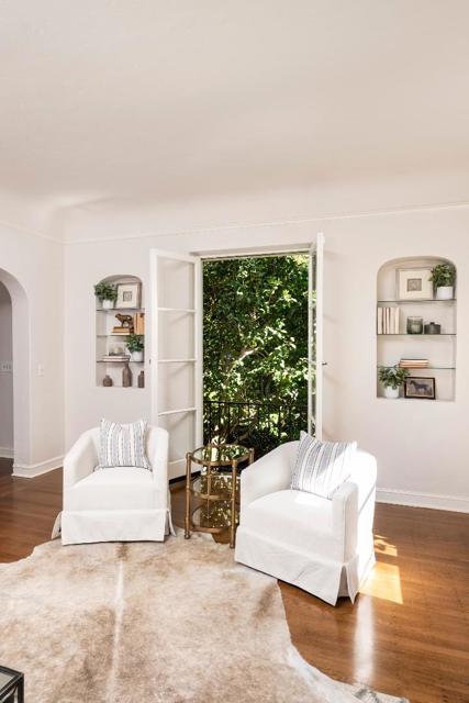 526 W Poplar Avenue, San Mateo CA: https://media.crmls.org/mediaz/fa3e2971-b8c5-4709-9180-c42905a90f2f.jpg