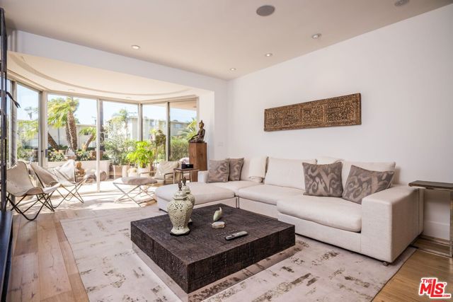 515 Ocean Avenue, Santa Monica CA: https://media.crmls.org/mediaz/fa3eb45b-8cbc-4c5c-be46-28073e41a753.jpg