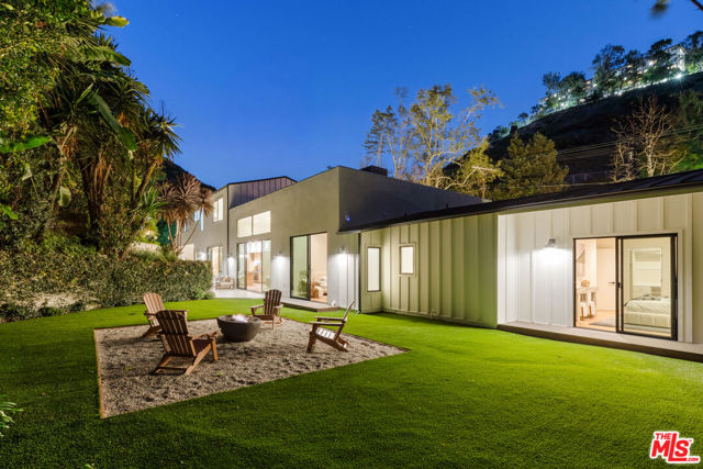 1401 N Bundy Drive, Los Angeles CA: https://media.crmls.org/mediaz/fa3ec458-d8c2-4e23-b694-5dc38f21862b.jpg