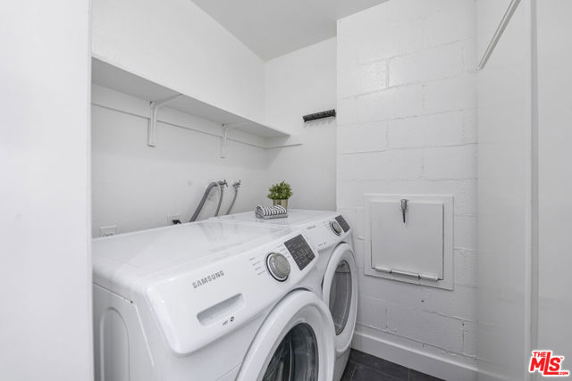 350 S Spalding Drive, Beverly Hills CA: https://media.crmls.org/mediaz/fa3f16fe-bab0-4b00-bf90-46d65d818b88.jpg