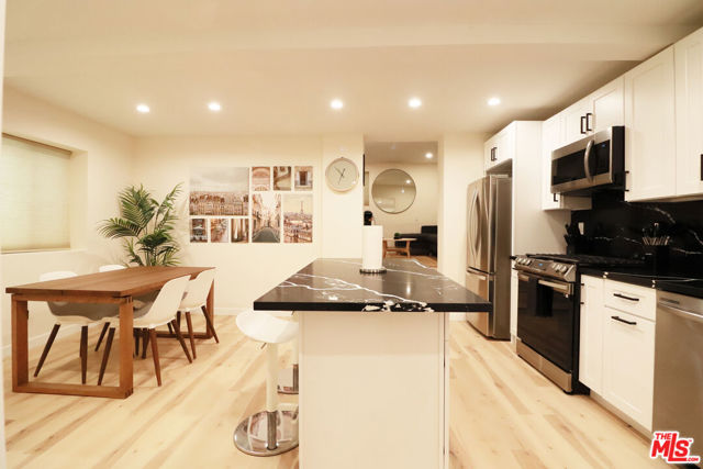944 North San Vicente Boulevard, 10 photo 3