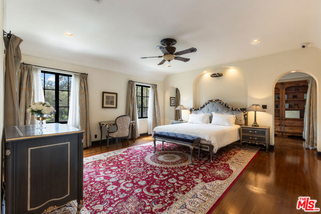 2086 S Oak Knoll Avenue, San Marino CA: https://media.crmls.org/mediaz/fa3f41d6-f823-46c5-9d30-94ada8c23085.jpg