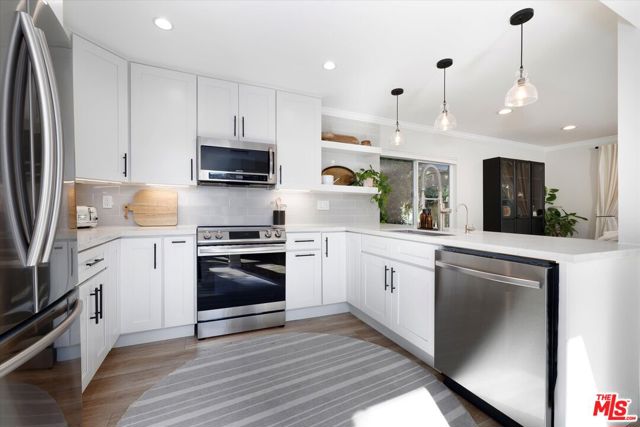 23351 Park Sorrento, Calabasas CA: https://media.crmls.org/mediaz/fa3f5f7b-e9d0-495e-ae64-24ac0a0dd72a.jpg