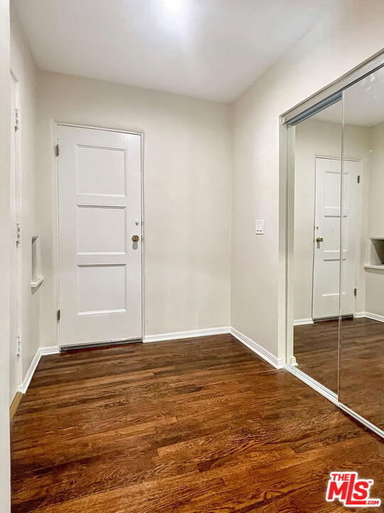 170 N Orange Drive, Los Angeles CA: https://media.crmls.org/mediaz/fa3f6ca4-b23f-450e-b3d7-a0e64ec887e0.jpg