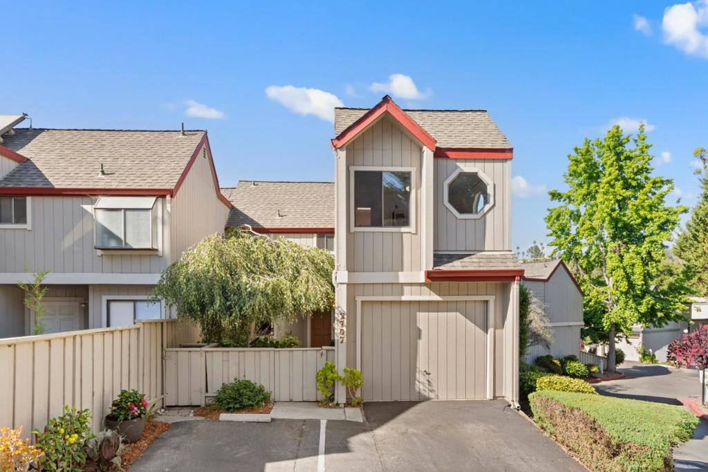 2707 Amberwood Lane
