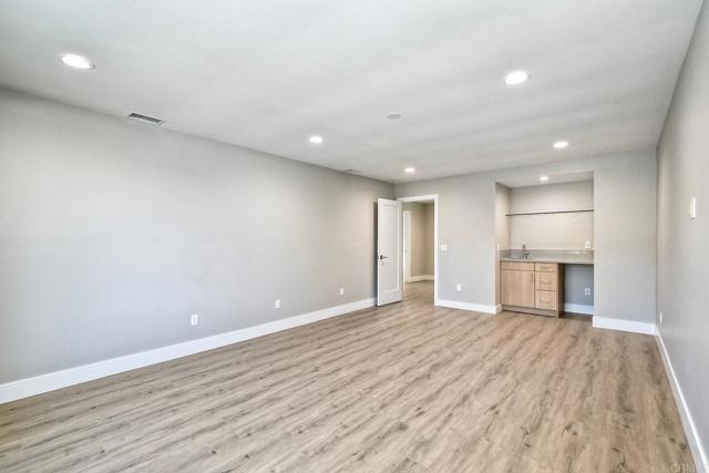 10265 Aviary Drive, San Diego CA: https://media.crmls.org/mediaz/fa405f44-86d3-44b1-bb4e-b6c2e76fc812.jpg
