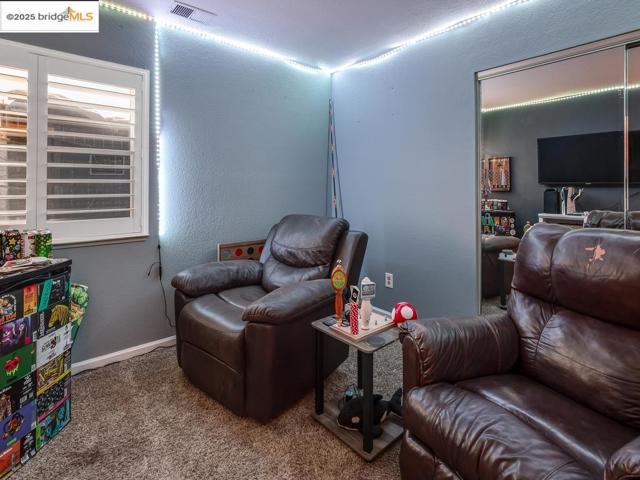 656 Miller Dr, Oakley CA: https://media.crmls.org/mediaz/fa40c51e-51f6-4c15-913f-1b626bef5d55.jpg